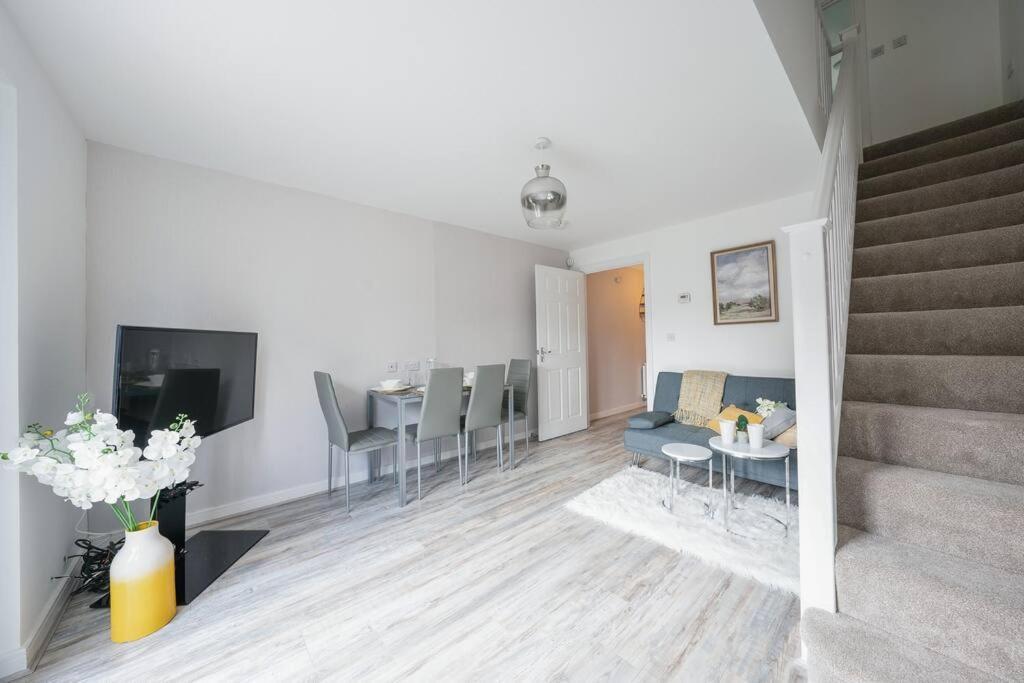 Stylish 2-Bed Home - For Company Contractor And Leisure Stays - Nec, Airport, Hs2, Contractors, Resort World Birmingham Luaran gambar