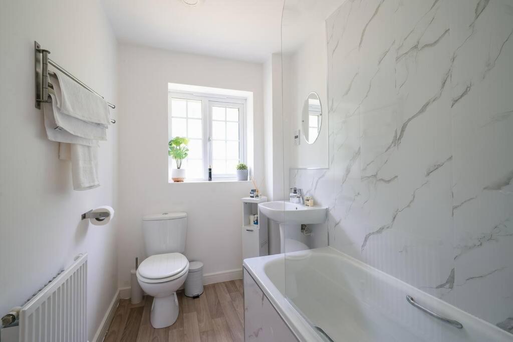 Stylish 2-Bed Home - For Company Contractor And Leisure Stays - Nec, Airport, Hs2, Contractors, Resort World Birmingham Luaran gambar