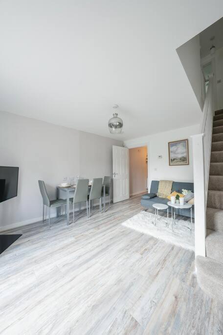 Stylish 2-Bed Home - For Company Contractor And Leisure Stays - Nec, Airport, Hs2, Contractors, Resort World Birmingham Luaran gambar